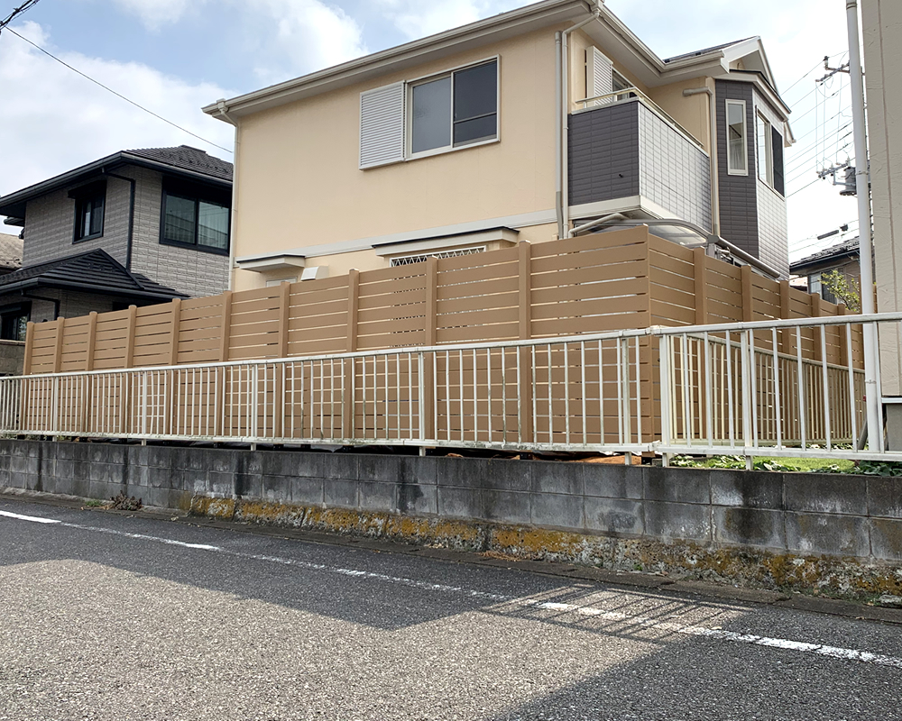 道路側から撮影した風景