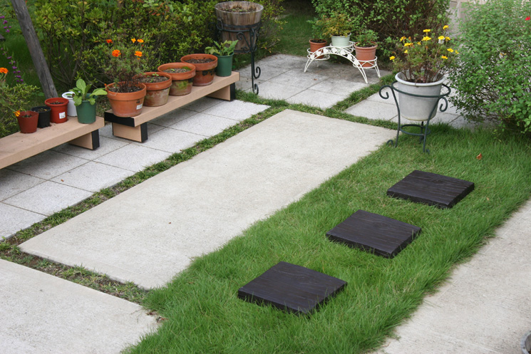 腐る心配がいらないウッドスクエア敷石 Frp素材 エコウッド