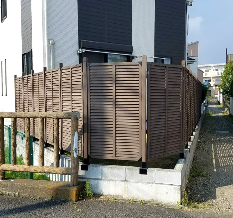 道路から見た完成風景